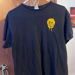 droopy smiley face tee